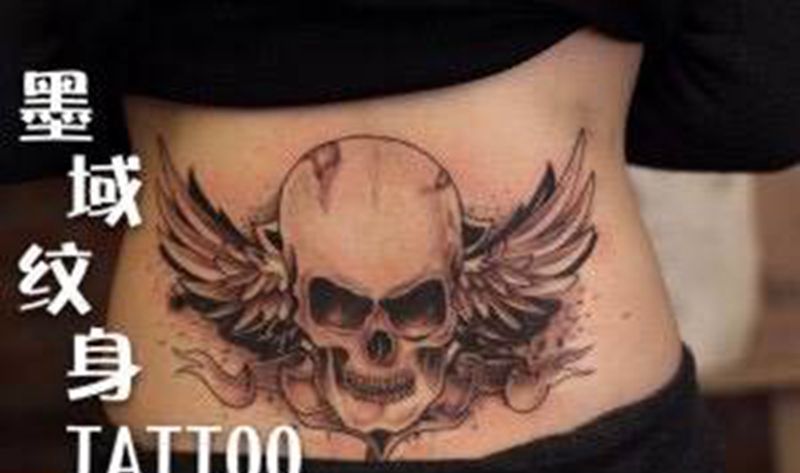 翅膀纹身图片_成品腰部欧美鬼神纹身图案