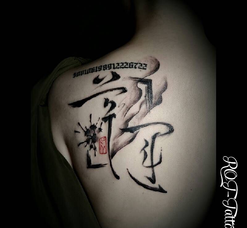 书法纹身图片_背部传统国画字符水墨成品纹身图案