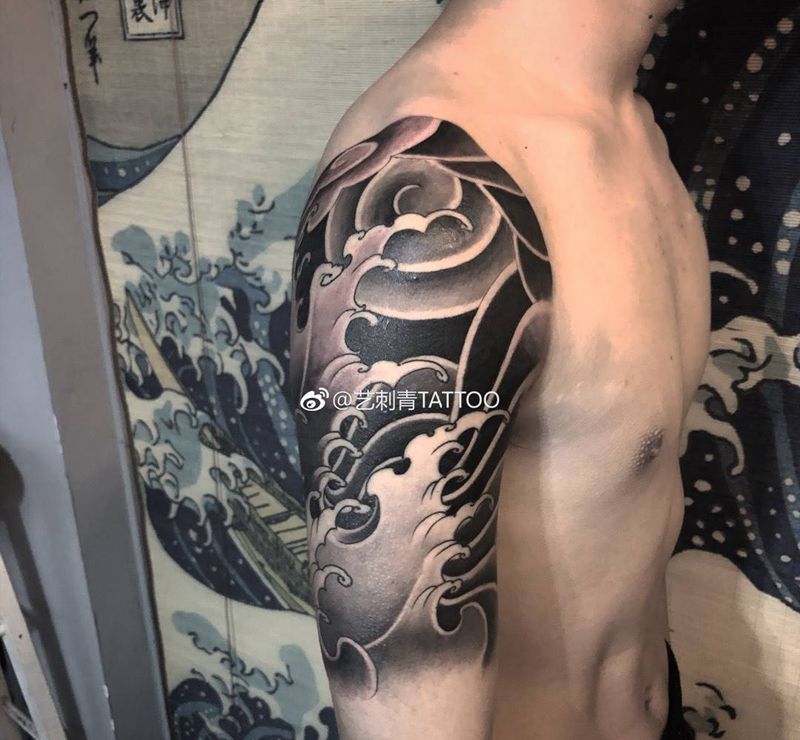 浪臂纹身图片_手部手臂新传统纹身图案