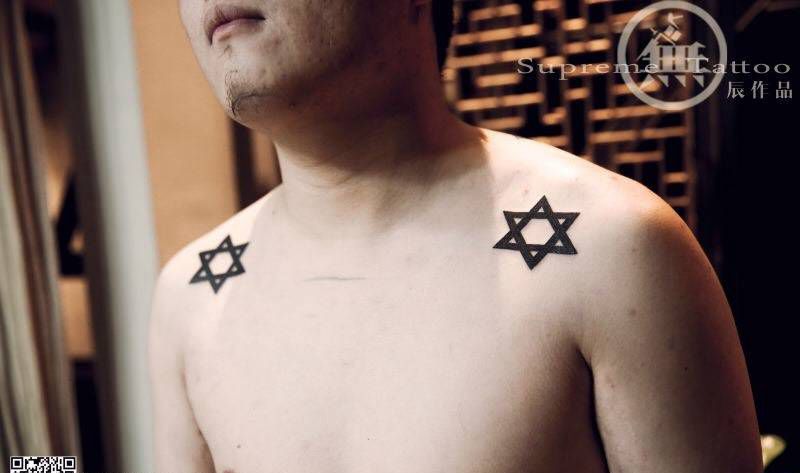 驻店师作品纹身图片_成品肩部几何纹身图案