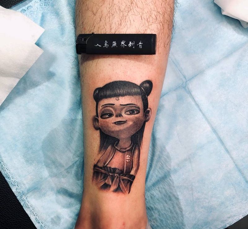 哪吒纹身图片_腿部欧美写实纹身图案