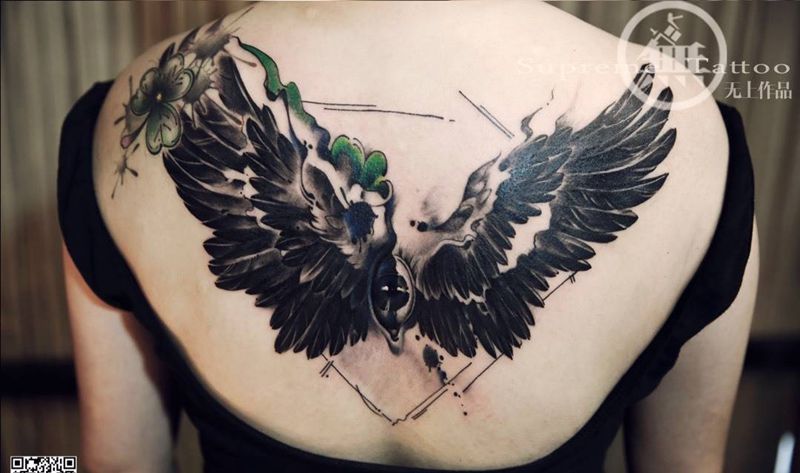 翅膀——无上作品纹身图片_成品背部写实动物原创纹身图案
