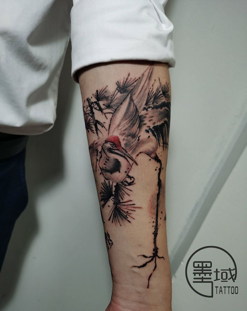 水墨仙鹤纹身图片_手臂水墨纹身图案