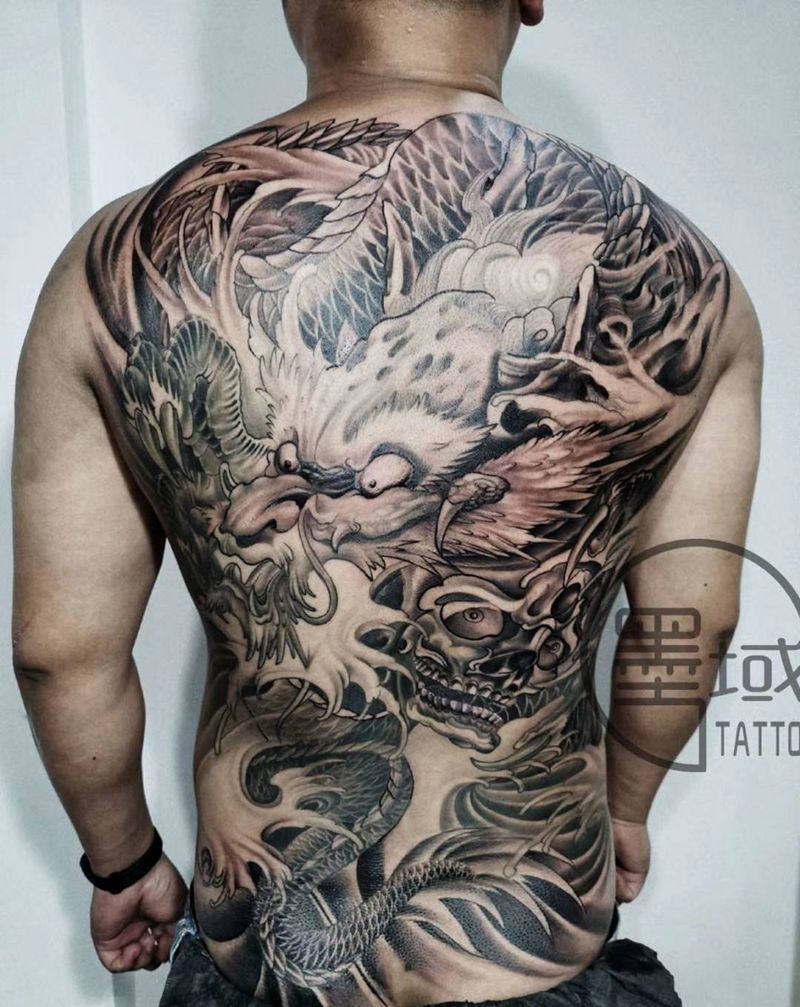 满背鲤鱼纹身图片_背部新传统纹身图案