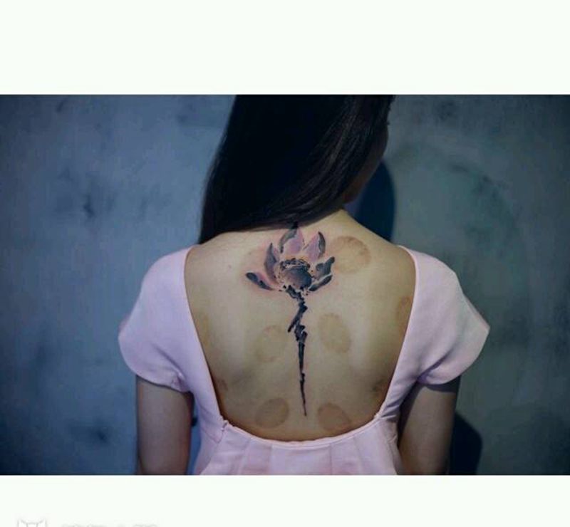 莲纹身图片_背部国画植物水墨成品纹身图案