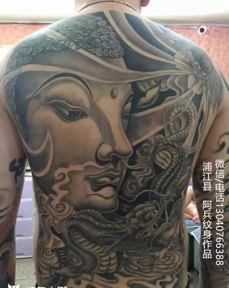 满背佛纹身图片