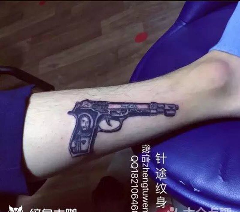 手枪纹身图片