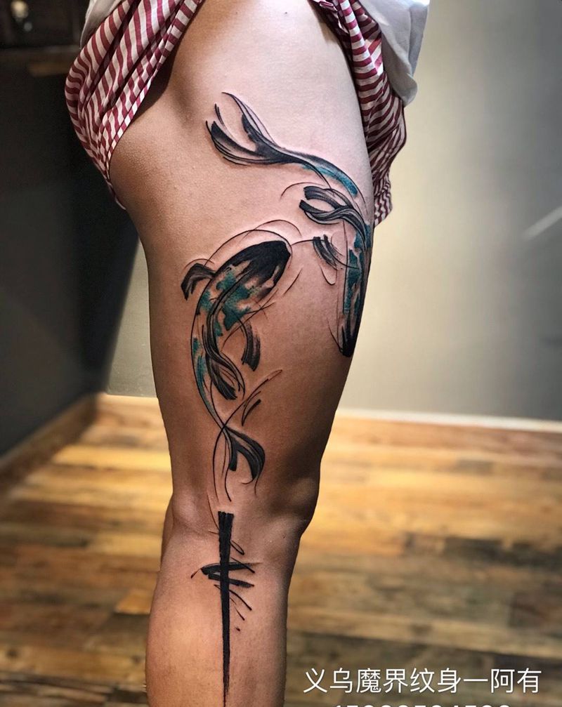 水墨双鱼纹身图片_腿部臀部水墨水彩双鱼座大腿文身水墨鱼纹身图案