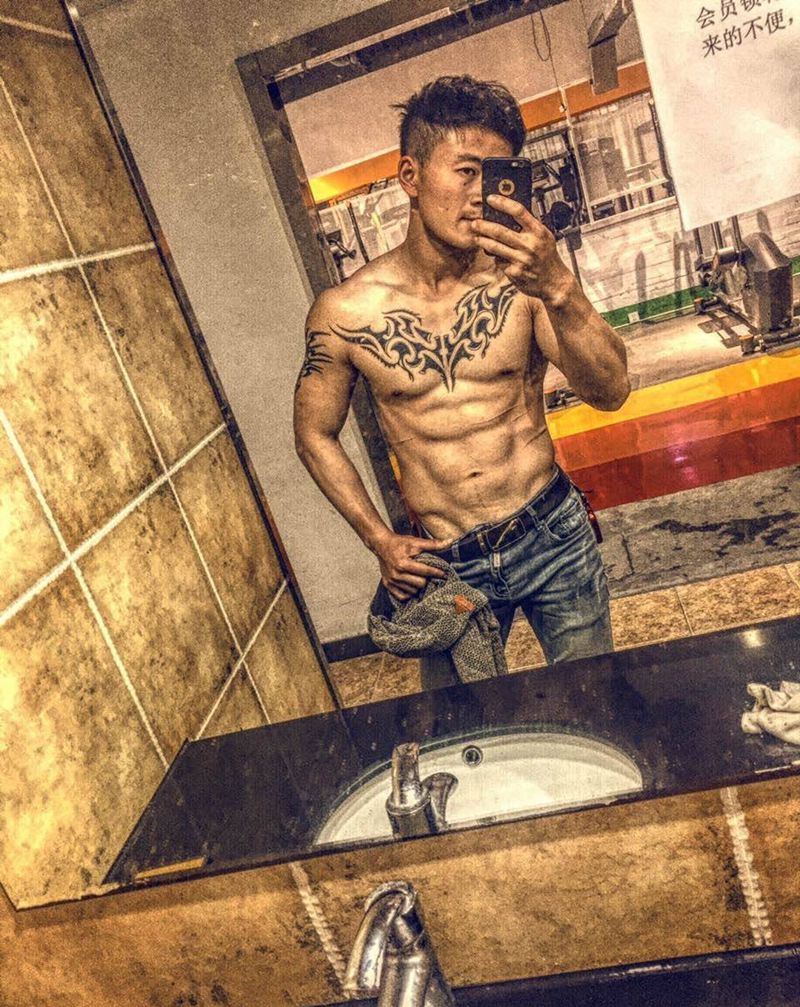 胸口图腾纹身图片