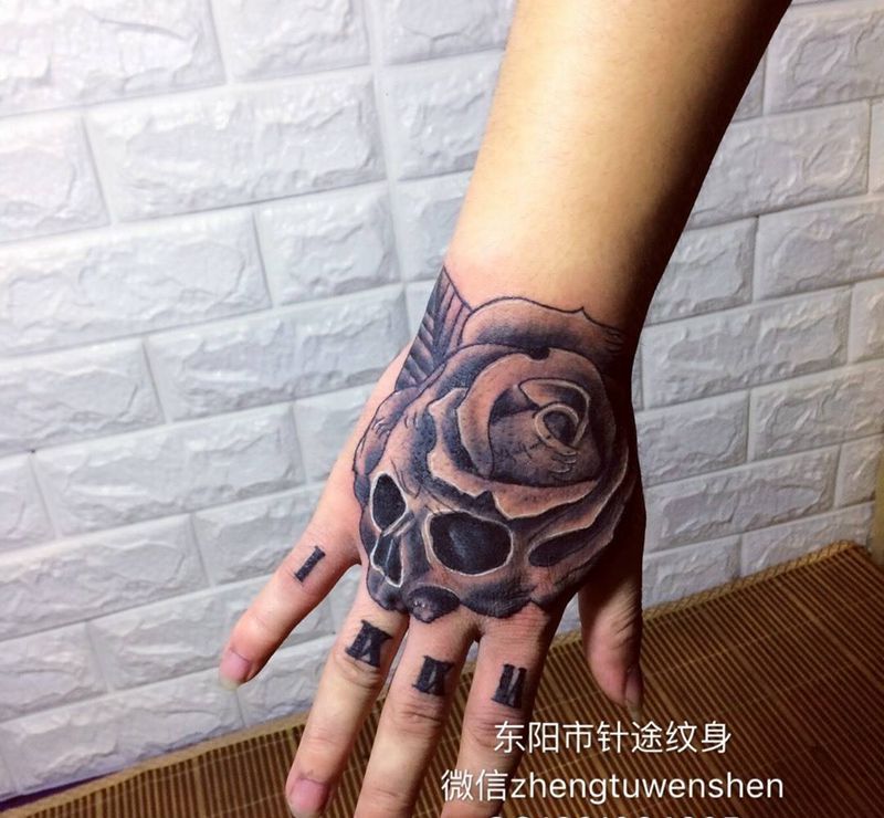 骷髅图案纹身图片