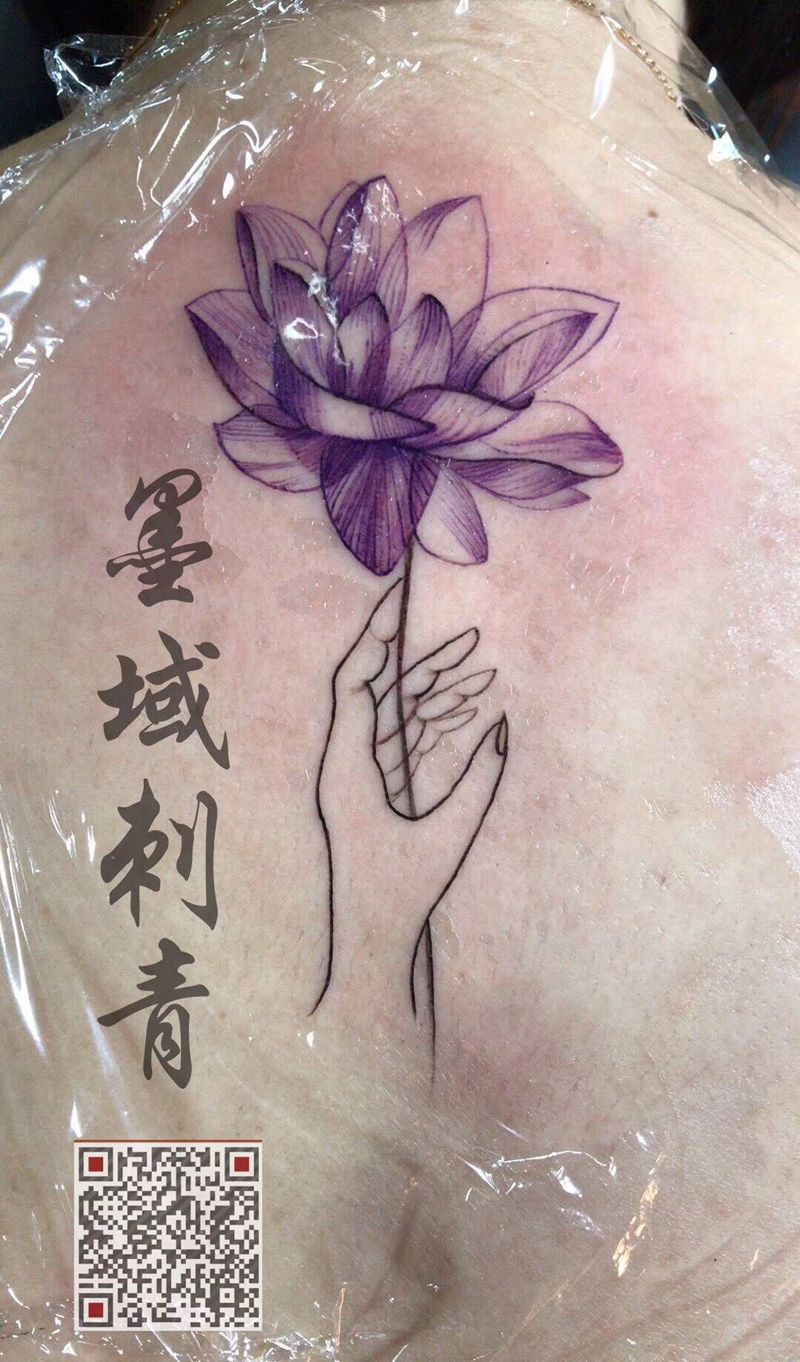 荷花纹身图片