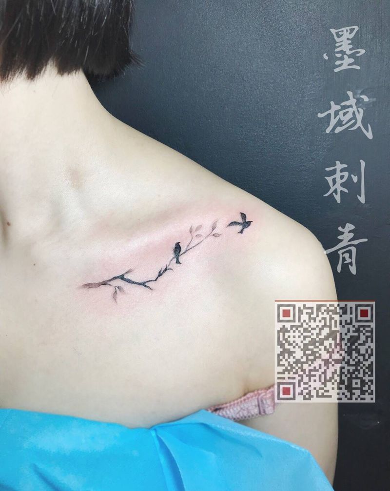 锁骨纹身图片_成品肩部清新写实纹身图案