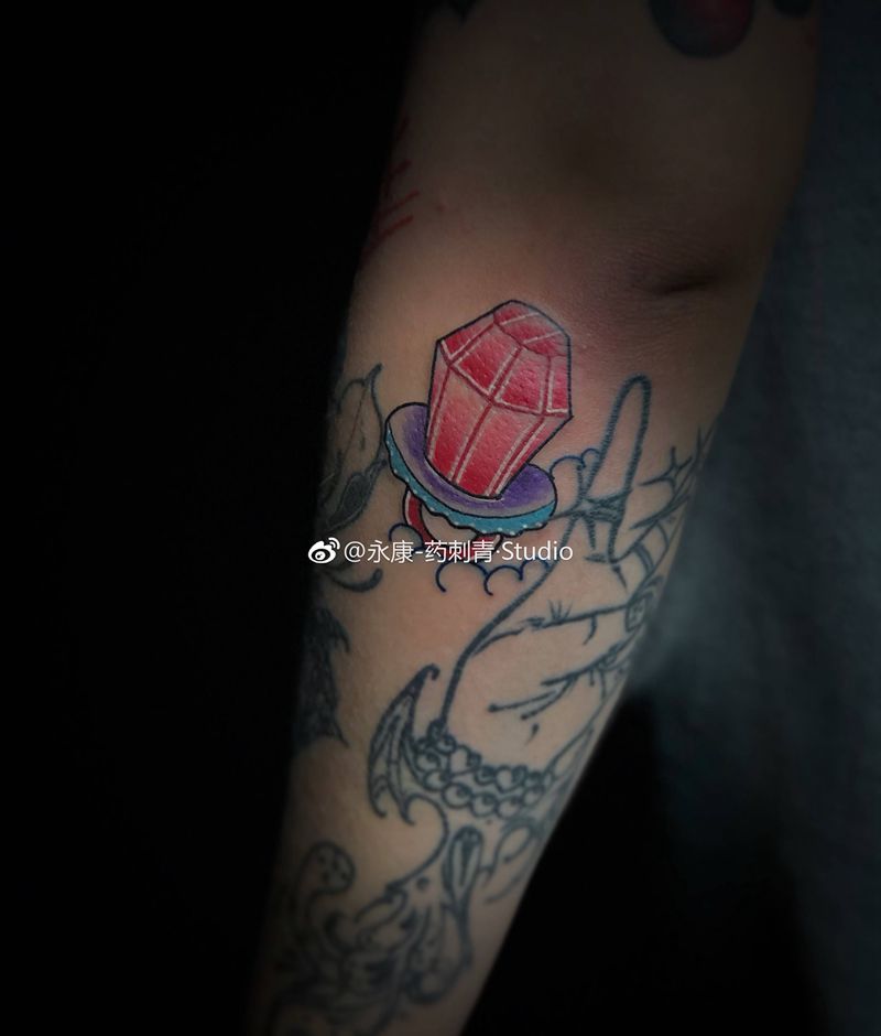砖石糖纹身图片_手臂手部New School水彩纹身图案