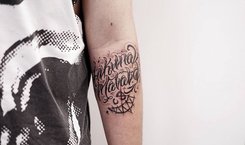 花体字纹身图片_手臂花体字奇卡诺纹身图案