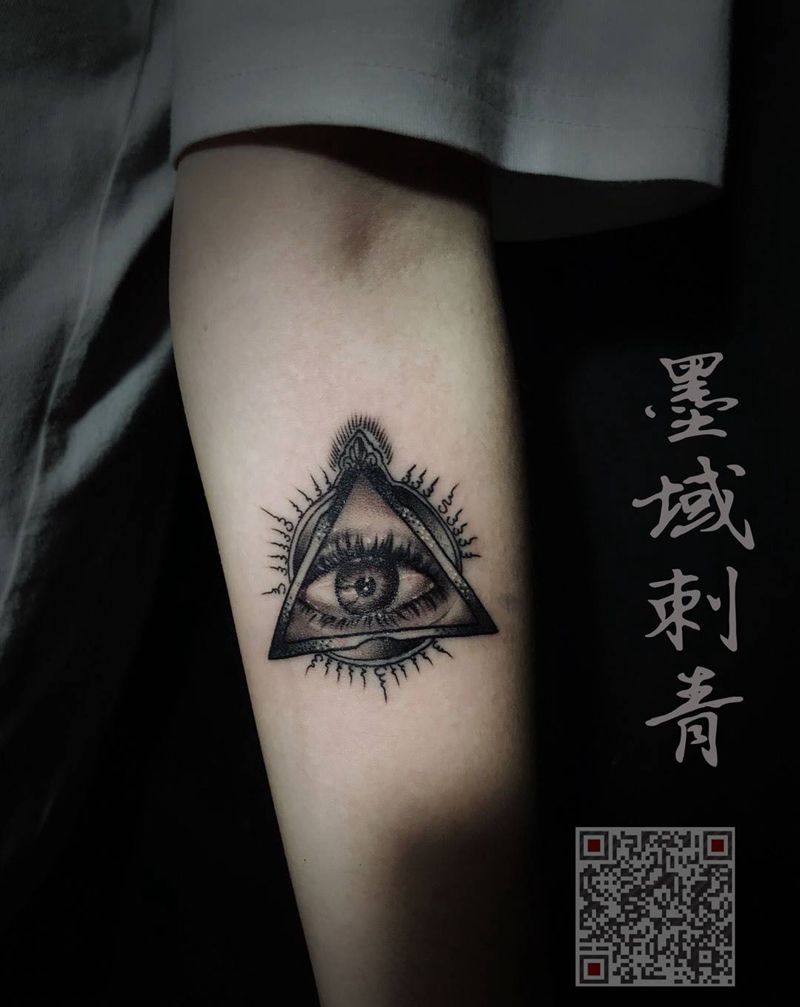 上帝之眼纹身图片_成品颈部手臂腿部手部脚部写实宗教人物几何纹身图案