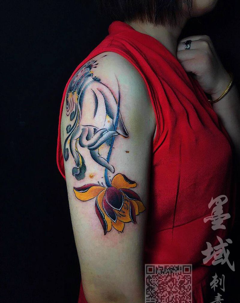 佛手观音莲纹身图片_成品肩部手臂传统国画植物纹身图案