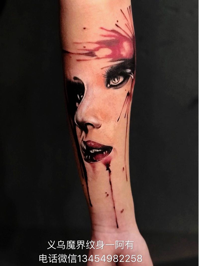 水彩人物纹身图片_手部手臂欧美写实水彩纹身图案