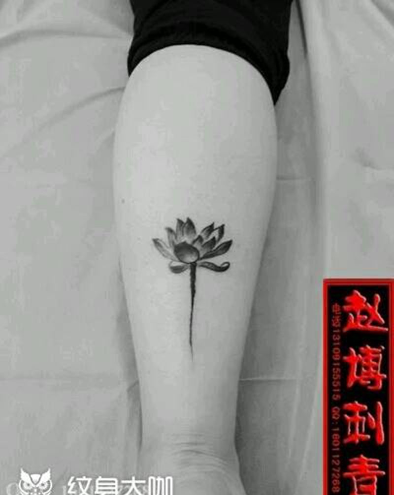 水墨荷花纹身纹身图片_腿部国画植物成品纹身图案