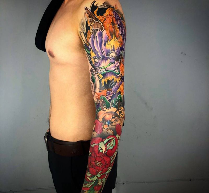 貔貅菊花花臂纹身图片