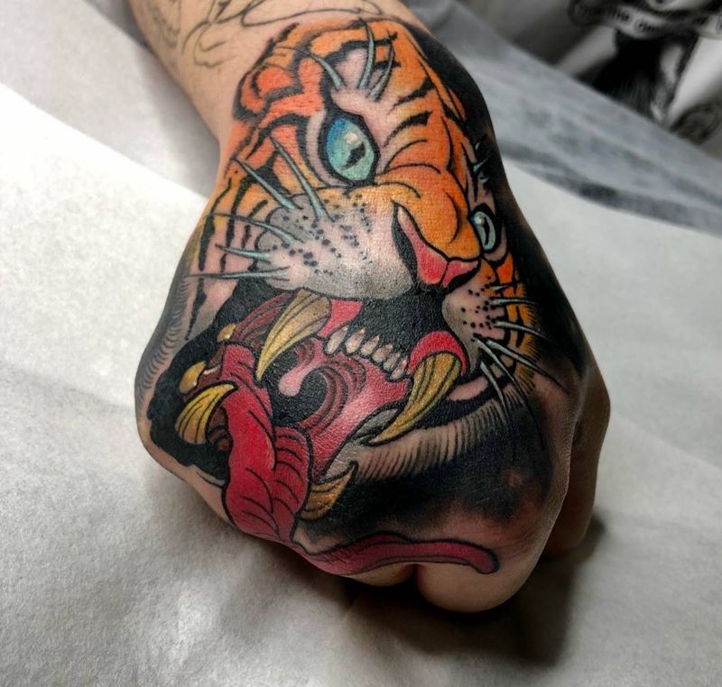 虎头纹身图片_手部手臂New School欧美写实纹身图案