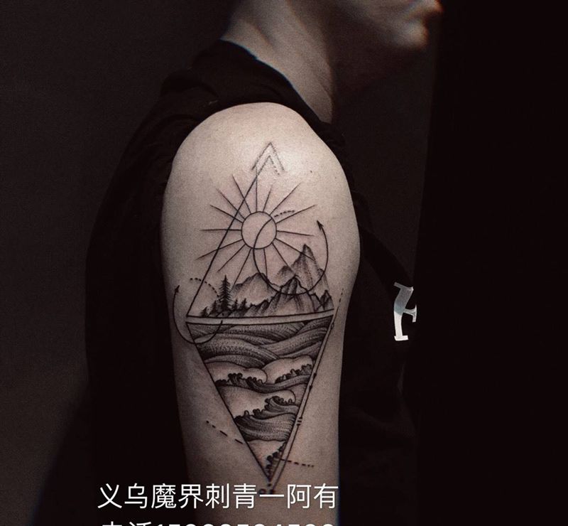 简约山水纹身图片_手部手臂点刺几何山水大臂小个性纹身图案