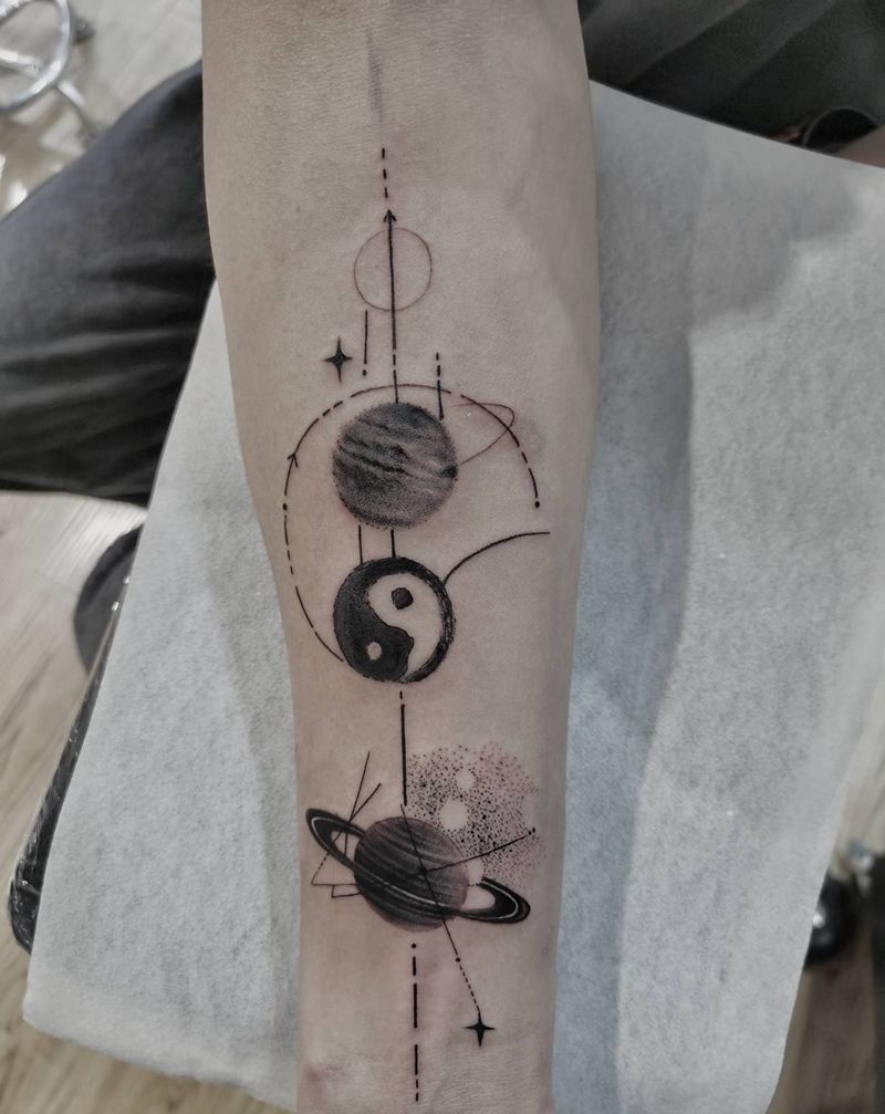 星球纹身图片_手臂几何点刺纹身图案