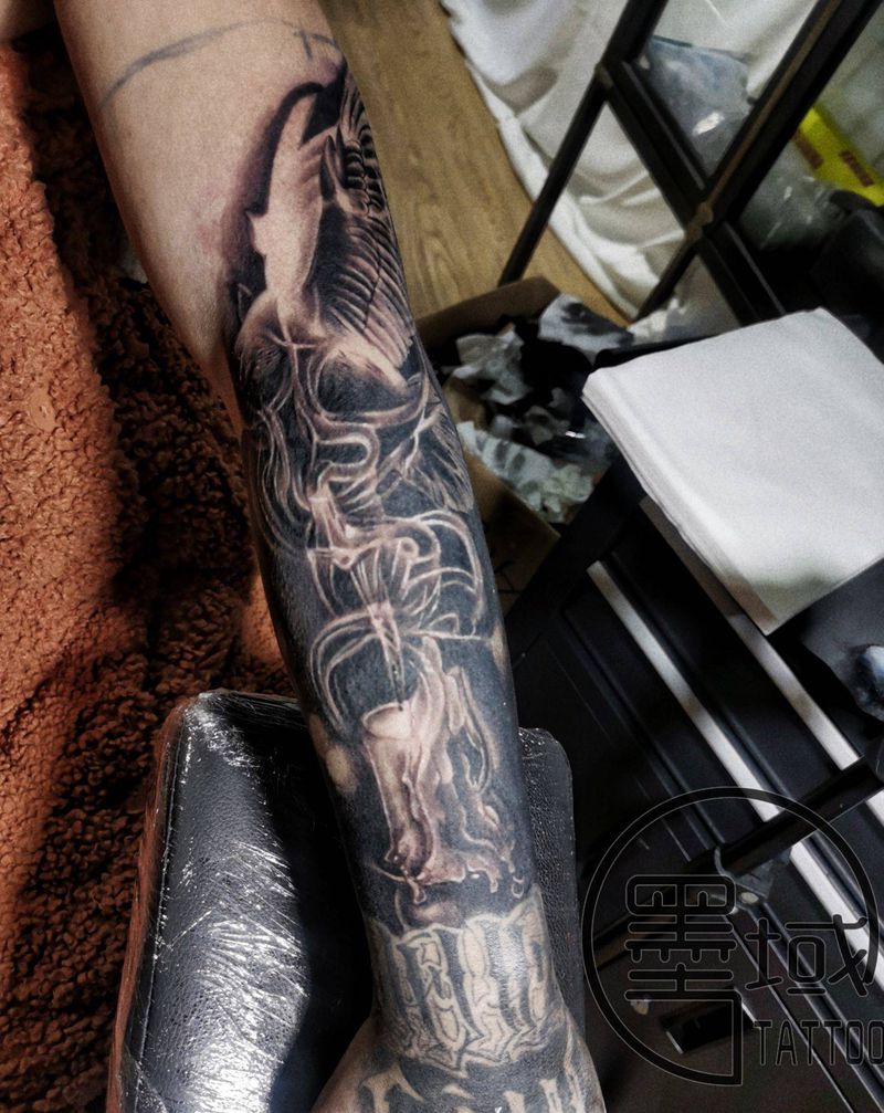 蜡烛纹身图片_手臂欧美写实纹身图案