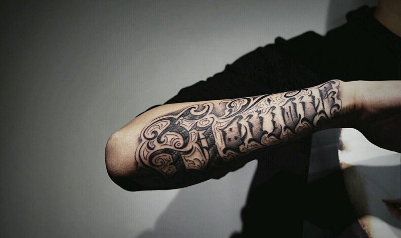 Saviour纹身图片_手臂手部欧美字符原创花体字奇卡诺花成品手稿纹身图案