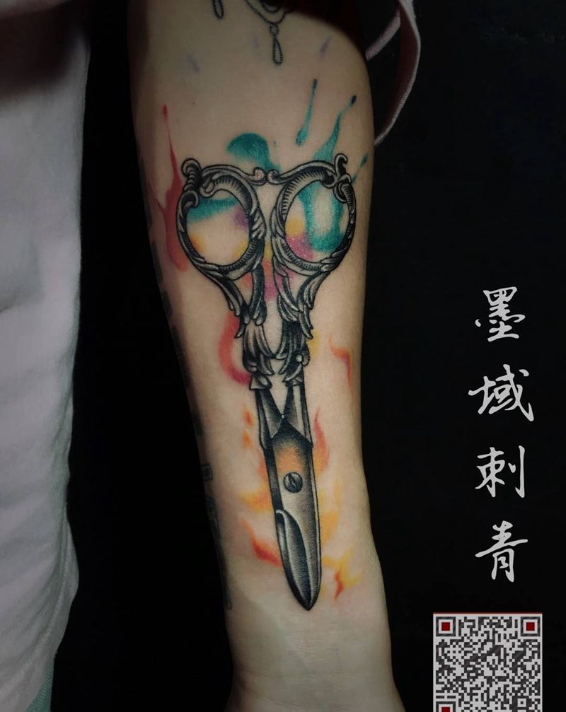 剪刀纹身图片_成品手臂写实欧美几何纹身图案