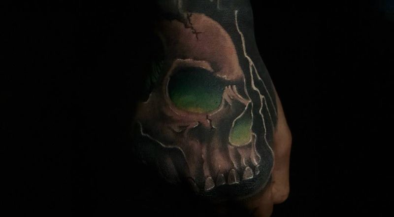 骷髅纹身图片_手部手臂欧美写实纹身图案