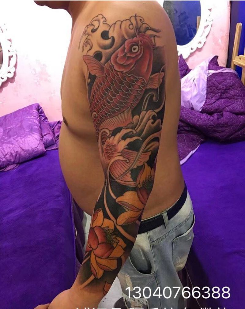 招财鲤 花臂纹身图片