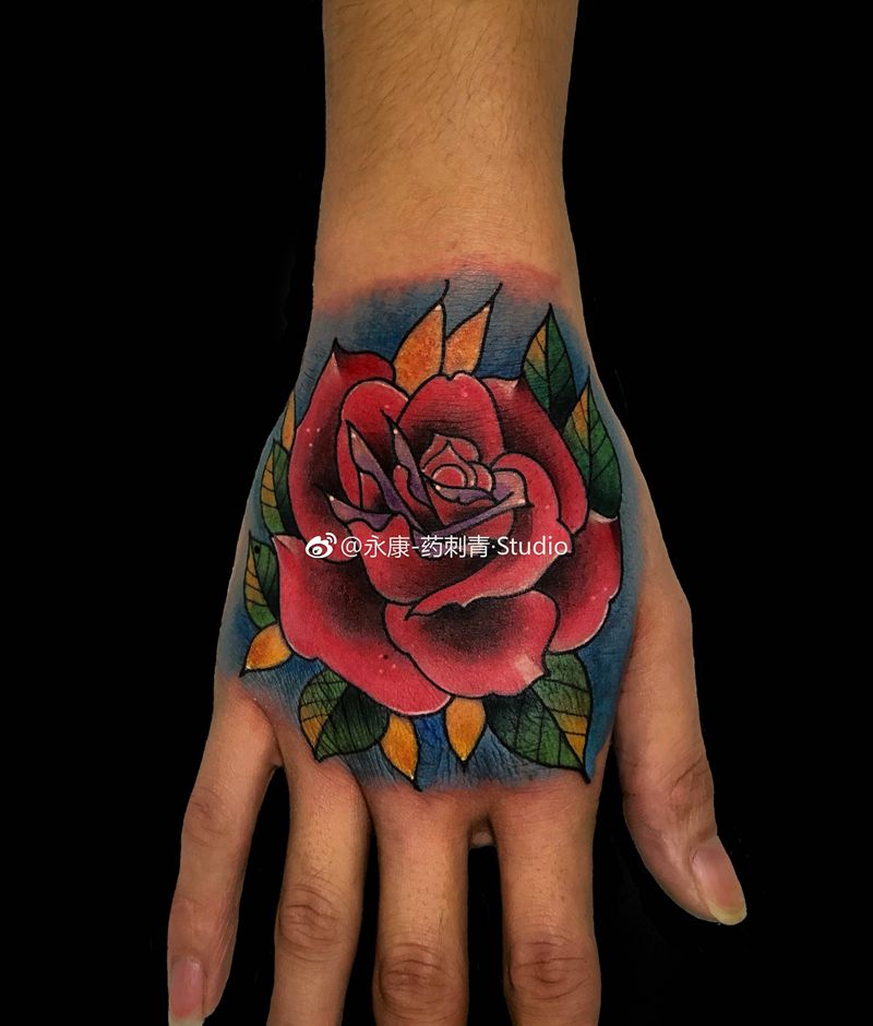 玫瑰纹身图片_手部New School纹身图案