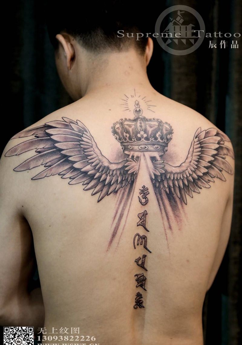 欧美背部翅膀纹身纹身图片_成品背部欧美清新动物字符图腾无上纹图生活纹身图案