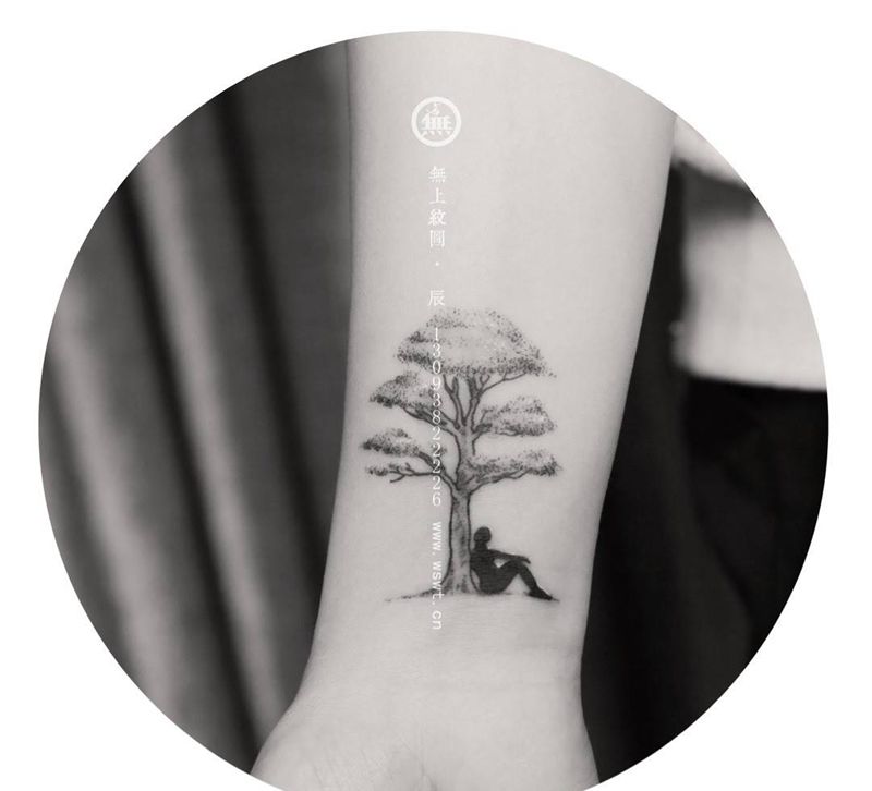 手臂树纹身图片_成品手臂清新人物植物无上纹图纹身图案