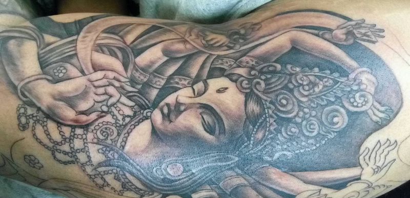 花臂千手观音未完工纹身图片