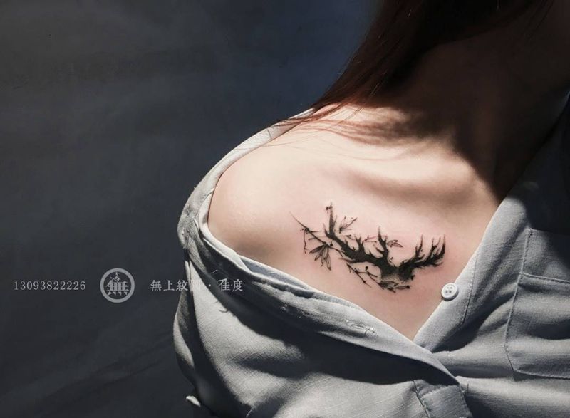 女生锁骨纹身纹身图片_成品胸部欧美清新图腾无上纹图招生纹身图案