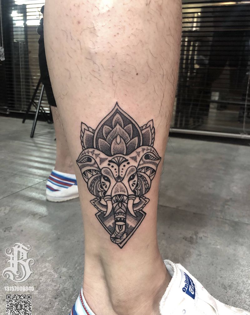 小图纹身图片_脚部手部点刺几何纹身图案