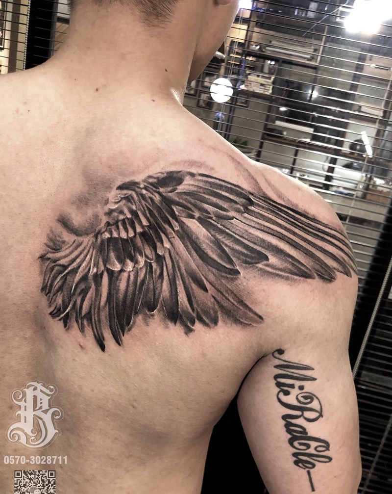 翅膀纹身图片_肩部欧美写实纹身图案