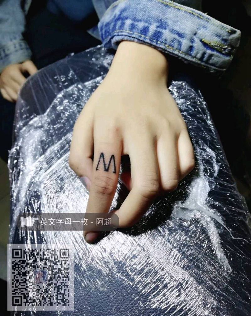 小字母纹身图片
