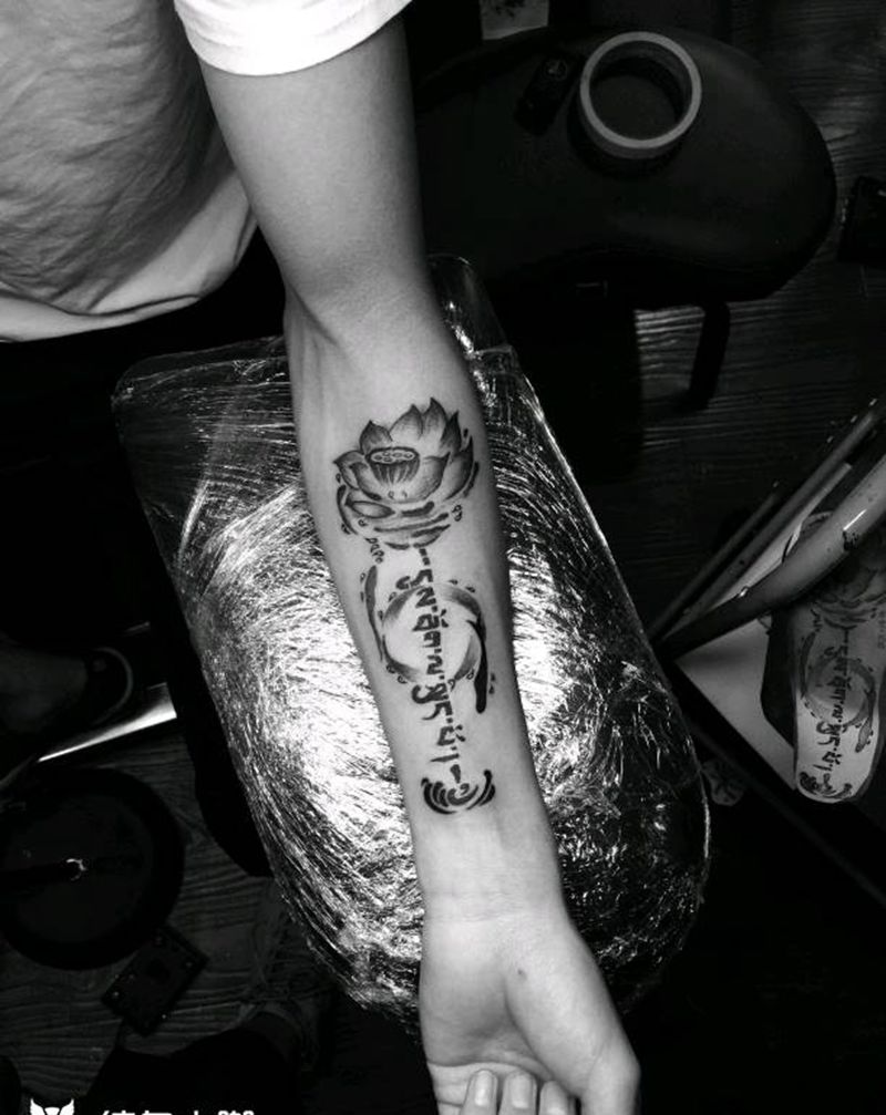 手绘莲花纹身图片