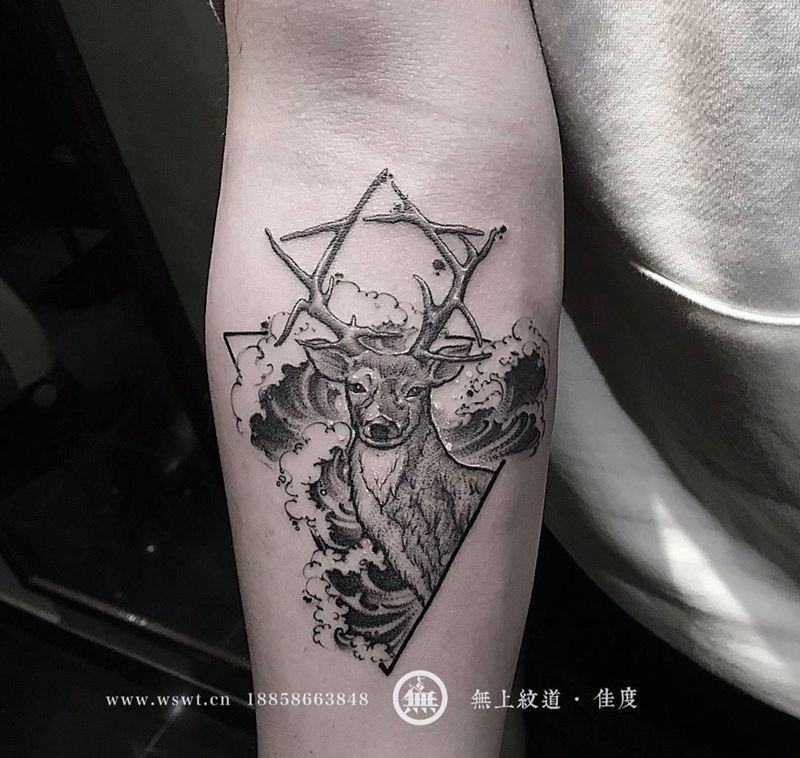 几何鹿头纹身纹身图片_成品手臂欧美图腾无上纹图动物纹身图案