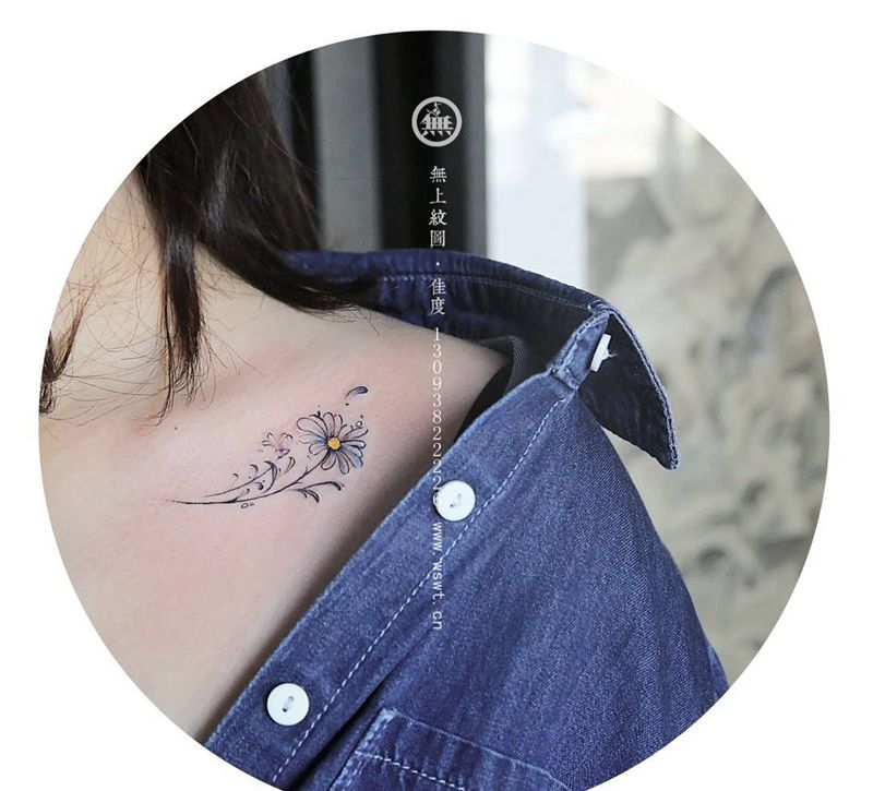 女孩子锁骨纹身纹身图片_成品胸部清新植物图腾无上纹图招生培训纹身图案