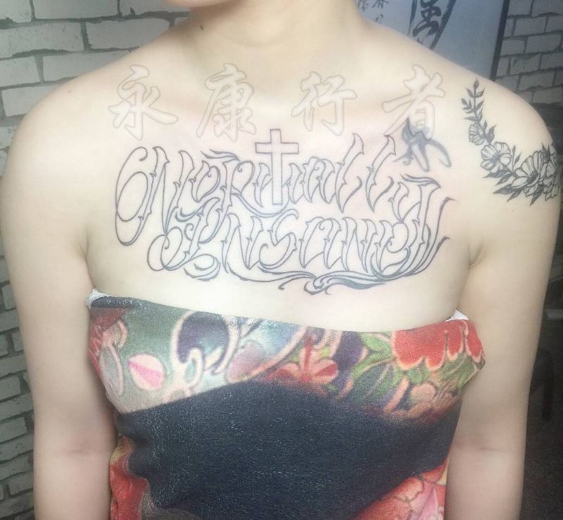 其卡诺花胸纹身图片_胸部欧美原创纹身图案