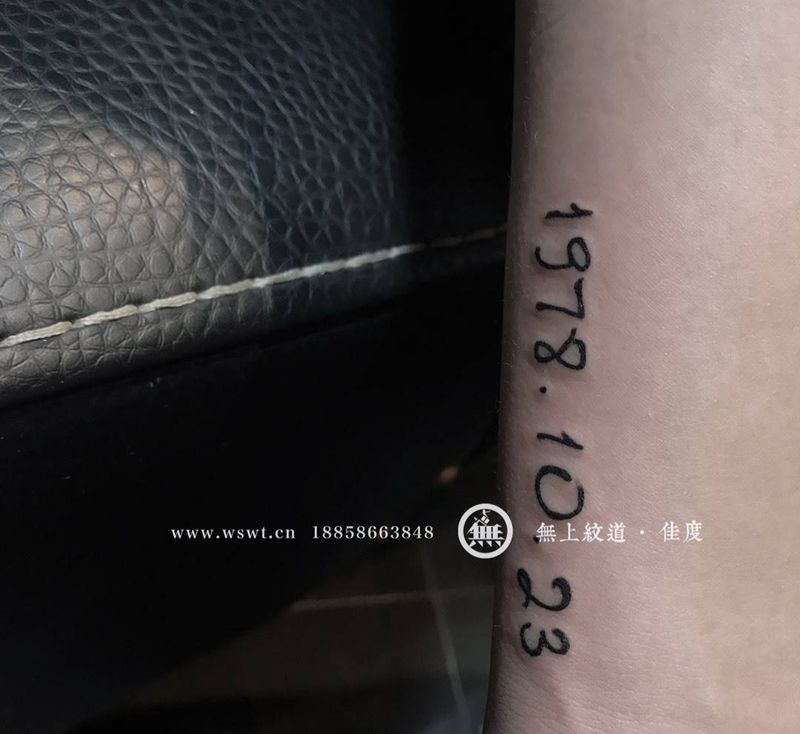 日期纹身图片_成品手部欧美字符原创无上纹图纹身图案