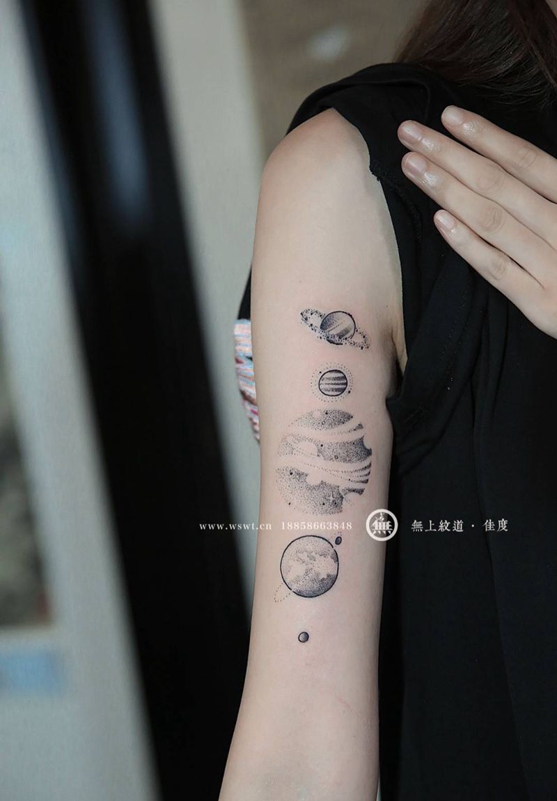 行星⭐纹身图片_成品手臂清新无上纹图纹身图案