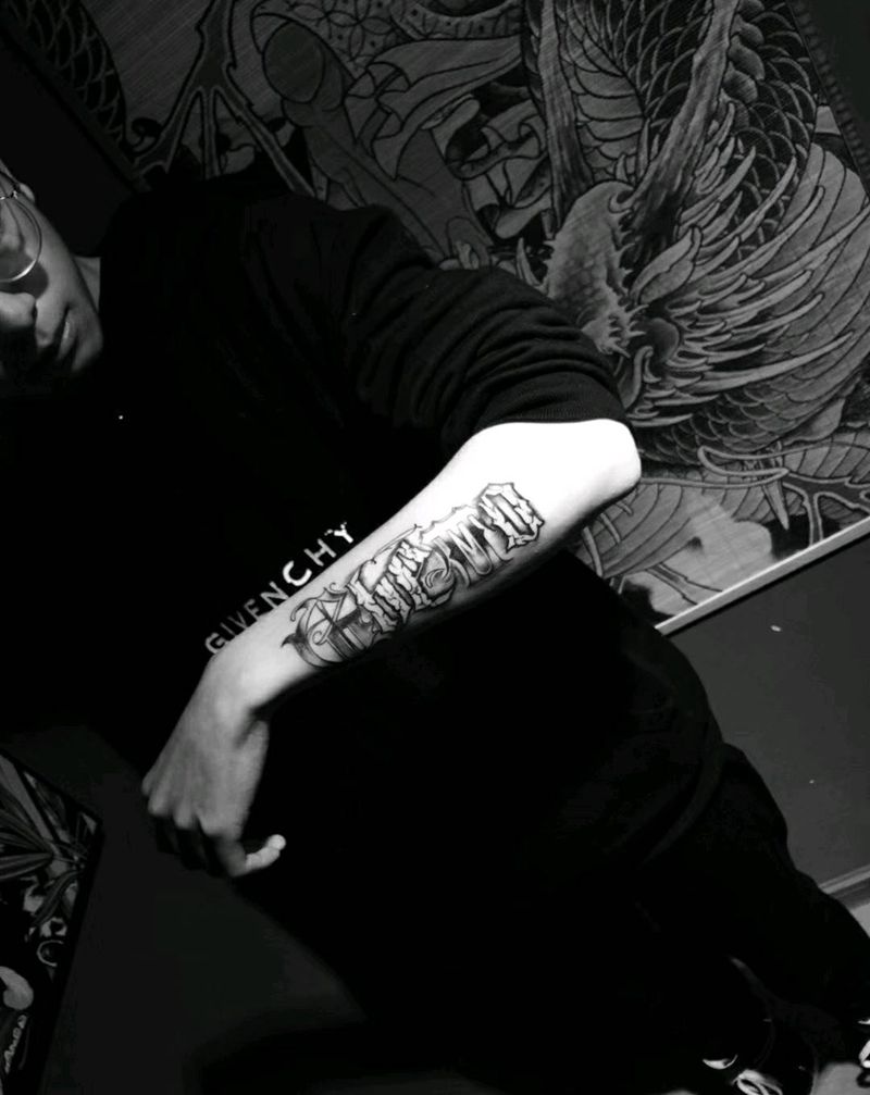 小花体纹身图片