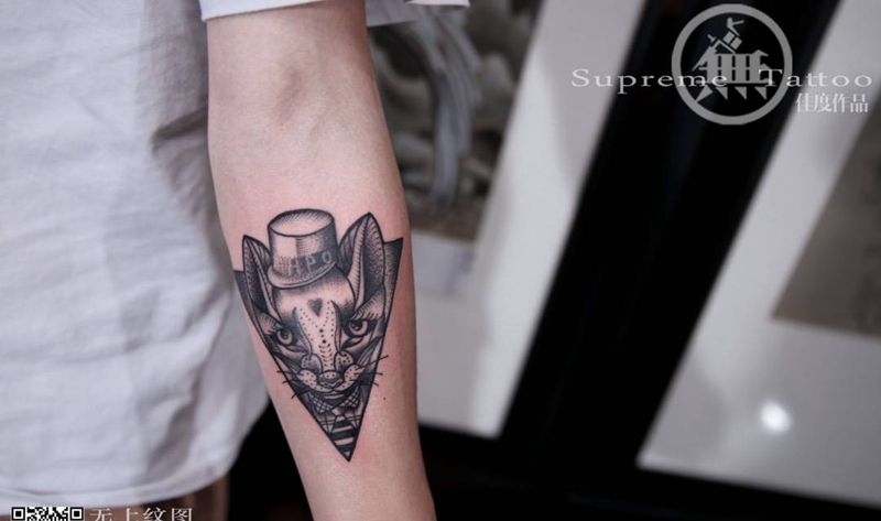 猫男爵纹身图片_成品手臂欧美肖像清新动物生活无上纹图纹身图案