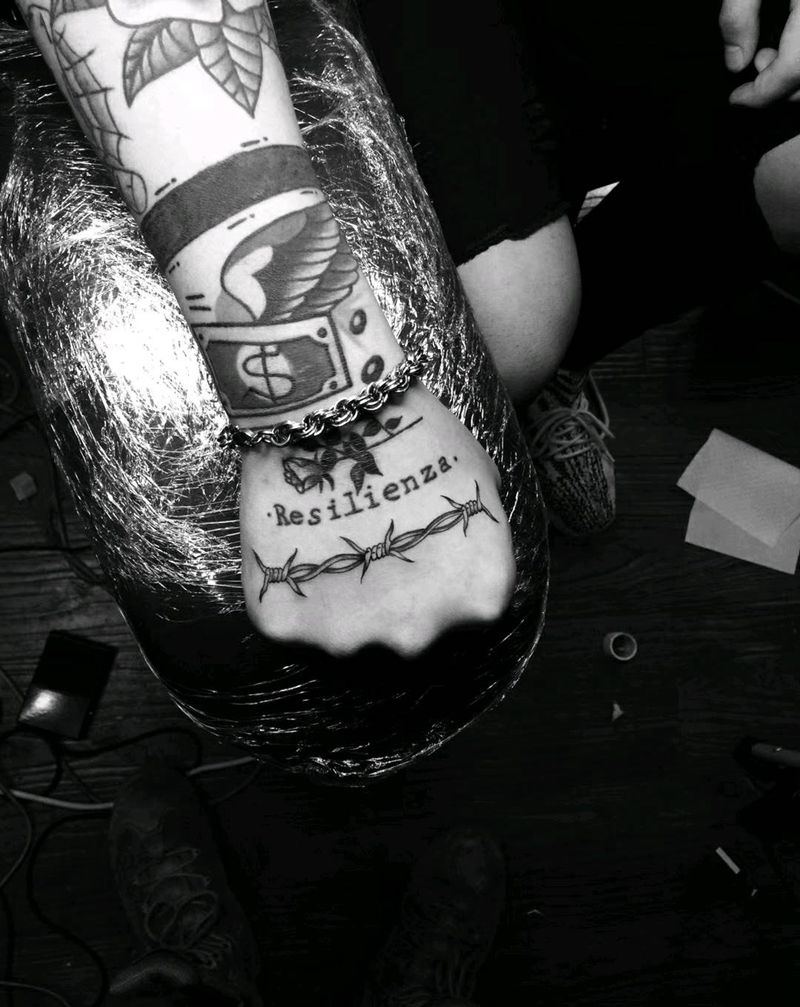 小图纹身图片_手部纹身图案