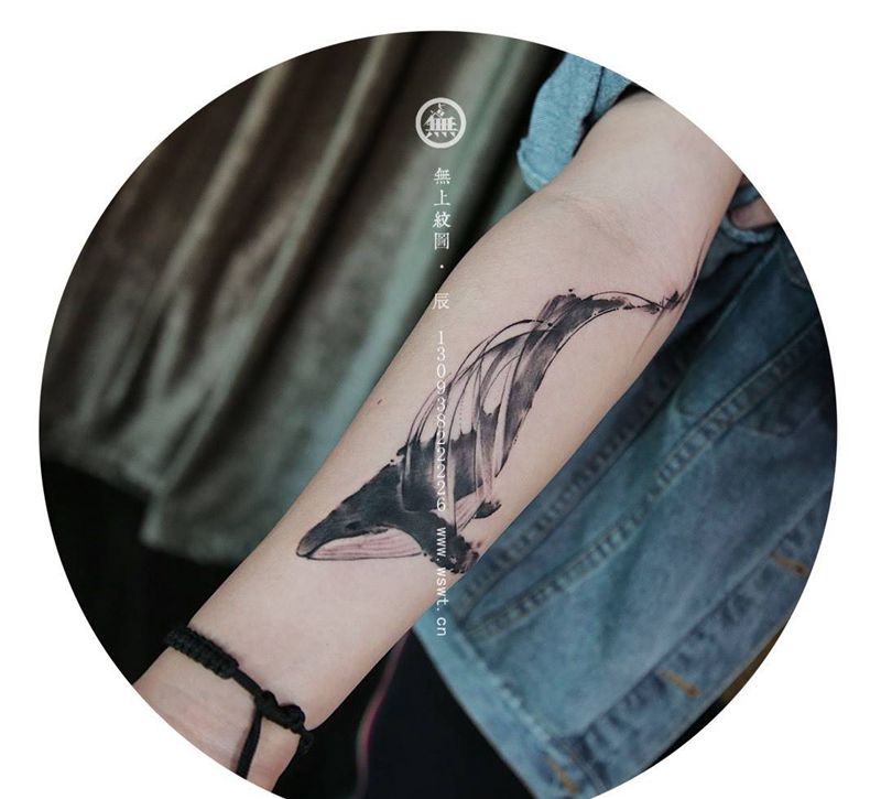 水墨鲸鱼纹身图片_成品手臂清新动物原创无上纹图水墨遮盖纹身图案