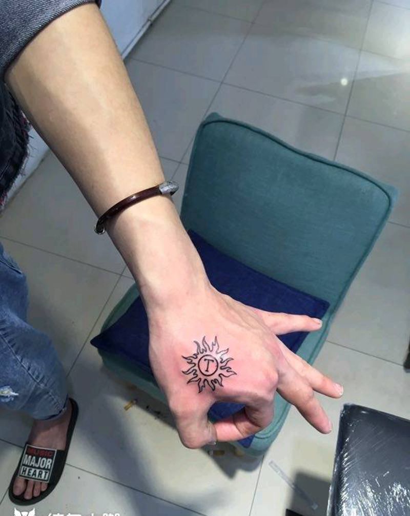 精致小图一门纹身图片_手部图腾纹身图案